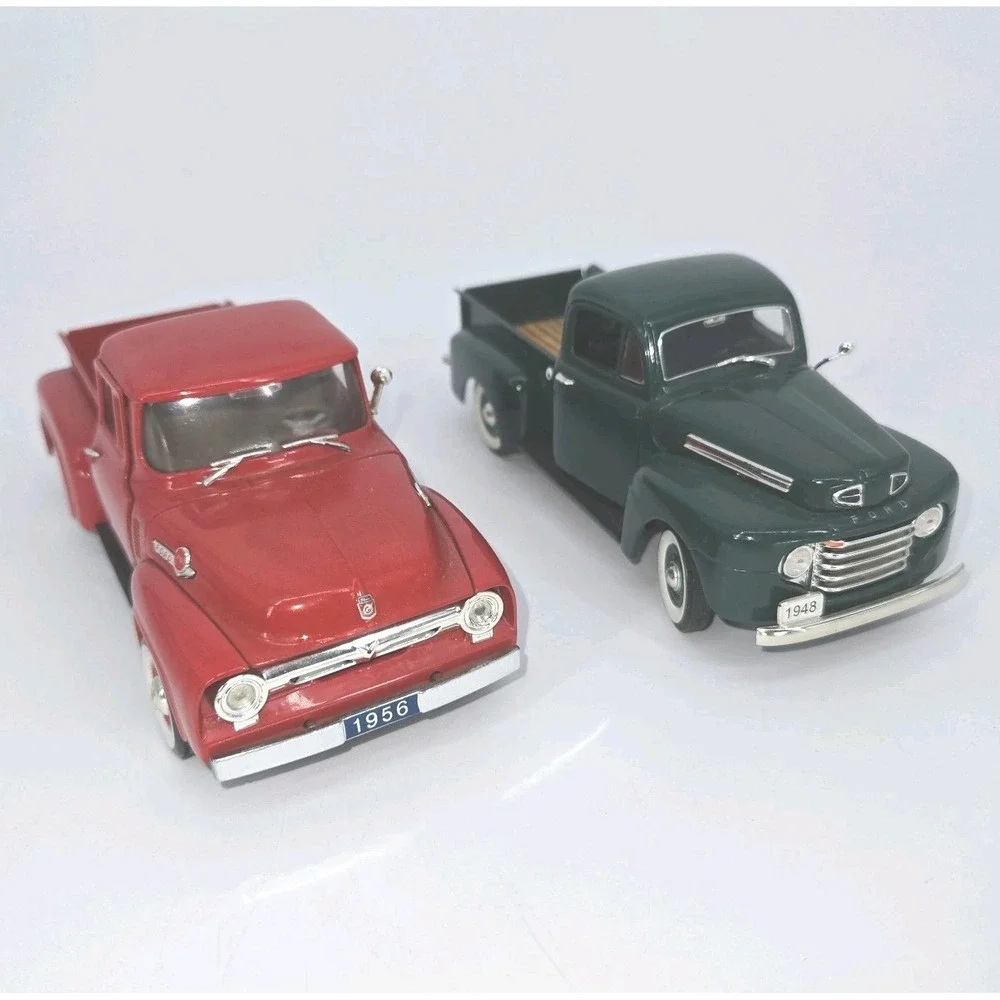 National Motor Museum Mint 1948 F-1 1956 F-100 Ford Trucks 1:32 Diecast 1113HS